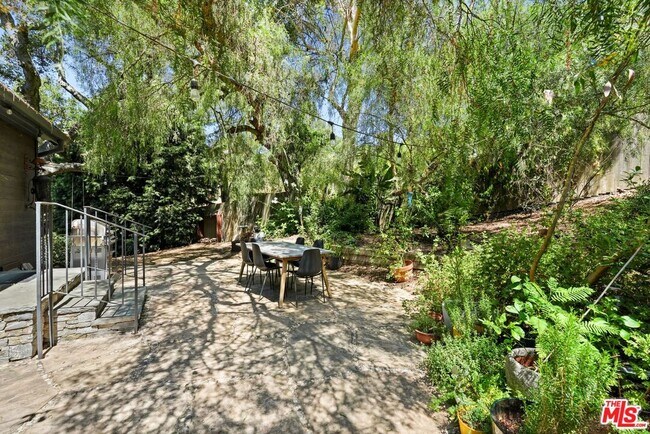 Building Photo - 21344 Colina Dr