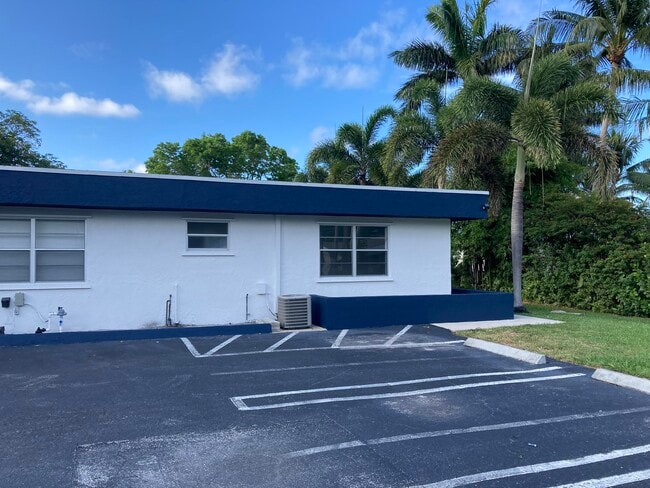 Building Photo - 625 Oak St