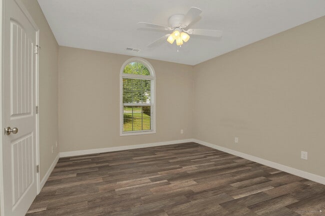 Building Photo - 1049 Warpers Ln