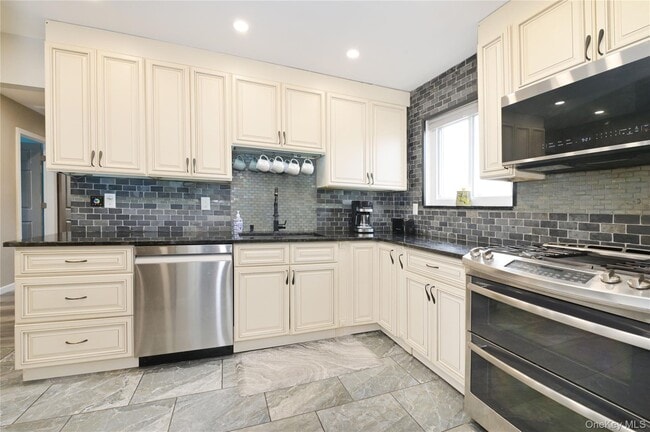 Building Photo - 3485 Riverside Dr