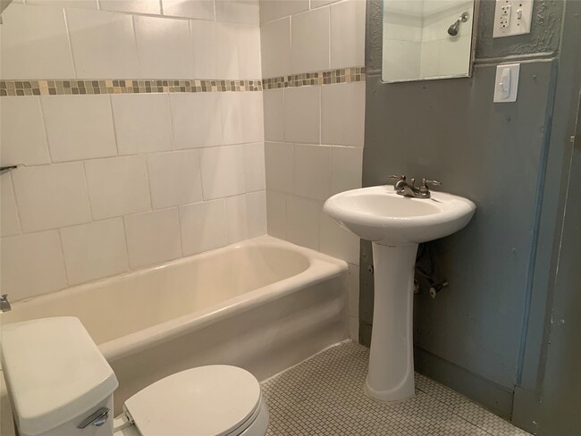 Building Photo - 1919 Wentworth St