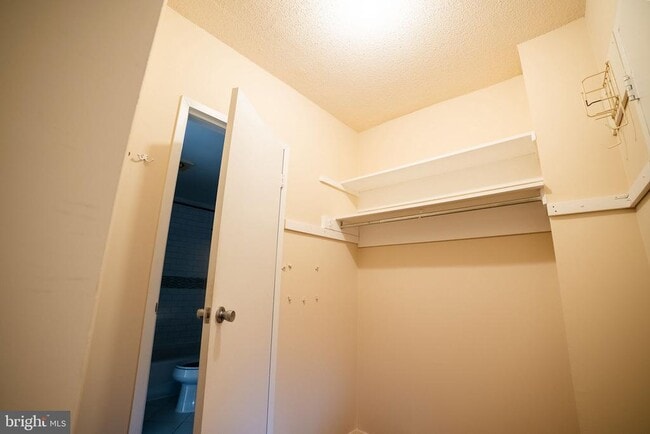 Building Photo - 4141 Henderson Rd