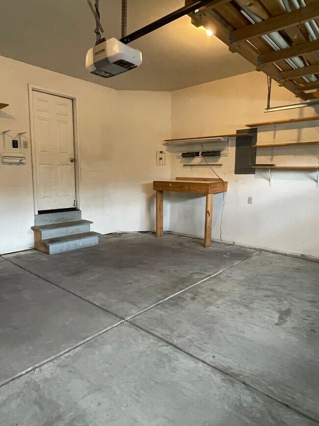 Building Photo - Beautiful Two-Story Home in Cul-de-sac