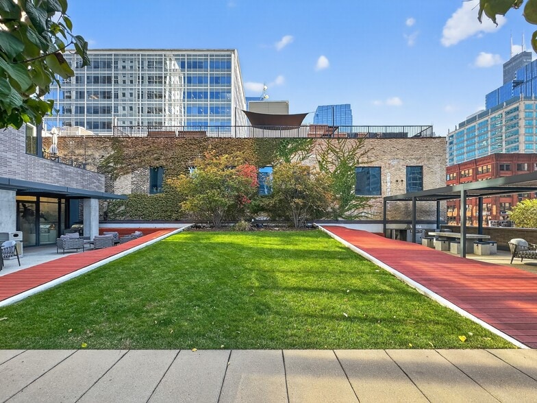 Building Photo - 167 N Desplaines St