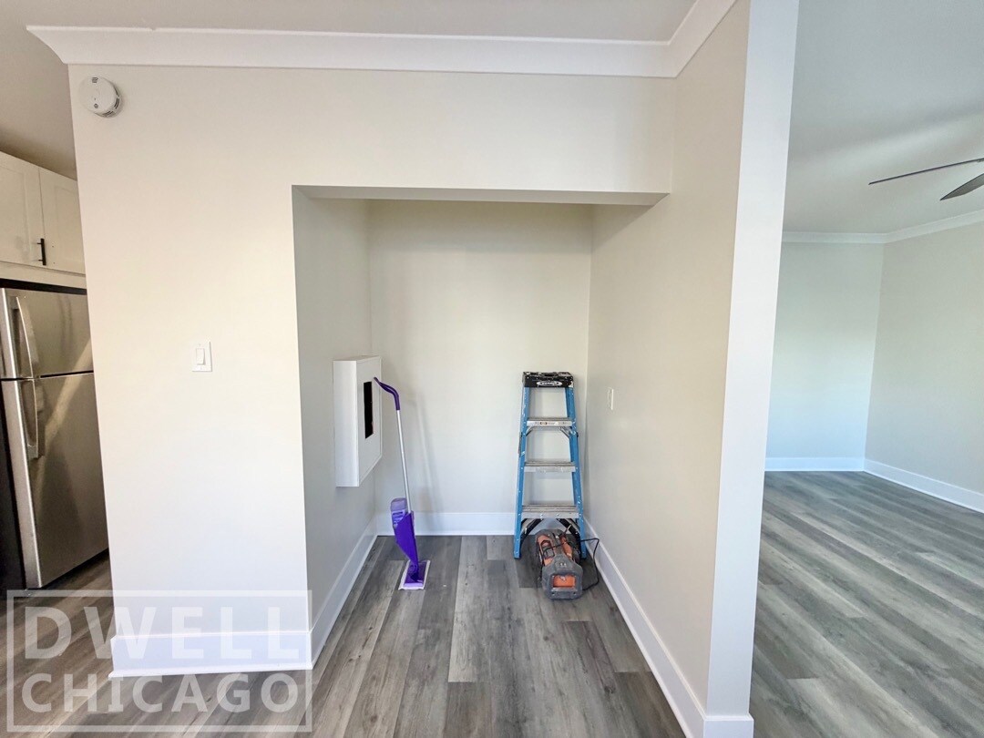 Building Photo - 3837 N Greenview Ave