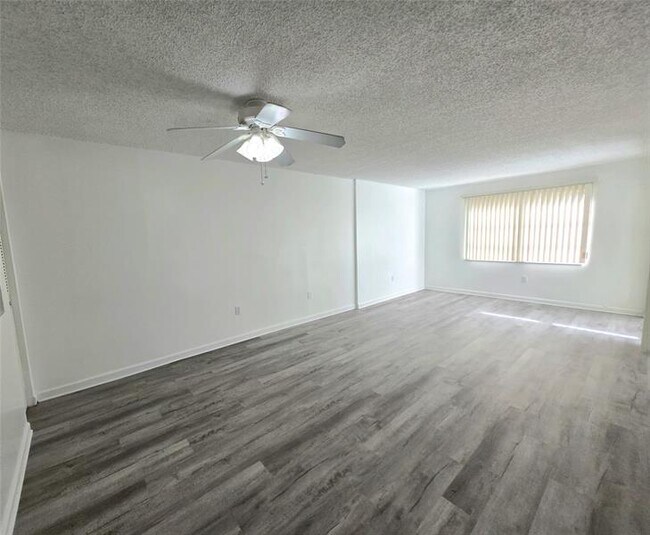 Building Photo - 6503 Winfield Blvd