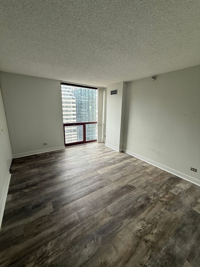 Building Photo - 200 N Dearborn St