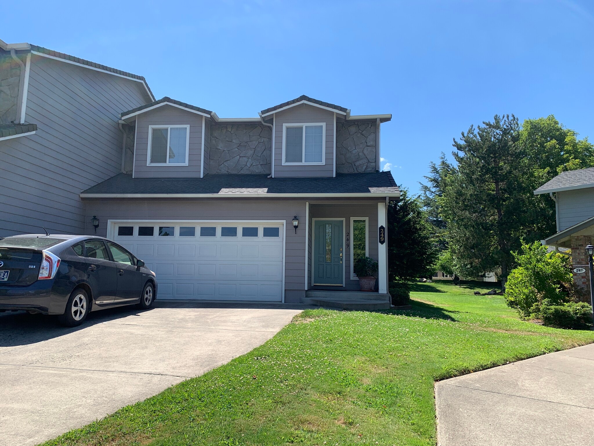 Building Photo - 249 Meadow Dr