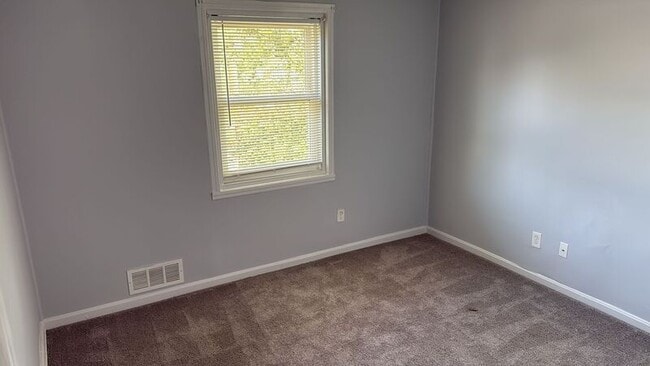 Building Photo - 866 Bellevue St SE