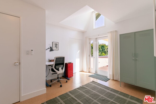 Building Photo - 5676 Hub St