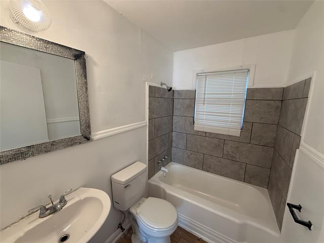 Building Photo - 4914 Donnelly Ave