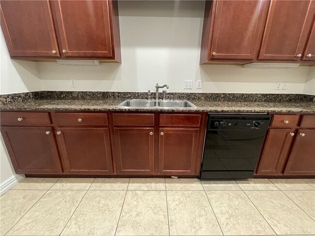 Building Photo - 2814 Vly W Ct