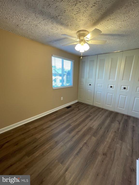 Building Photo - 5863 Rowanberry Dr