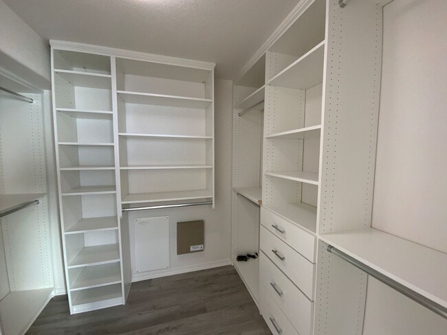 Building Photo - 4 Bedroom Single Story Home Available in C...