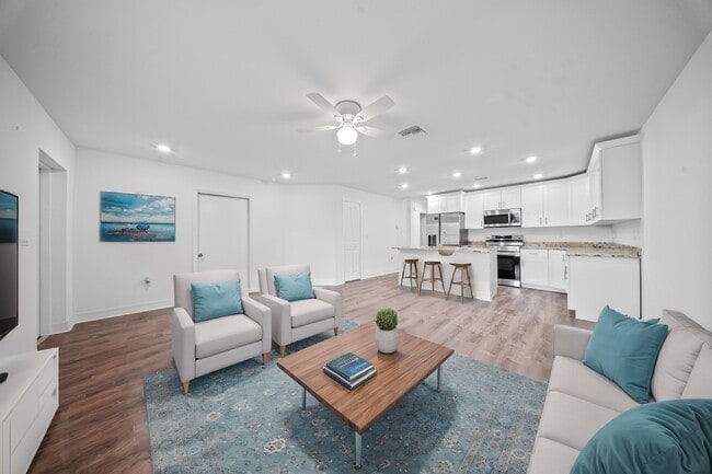 Primary Photo - 4414 28th St SW