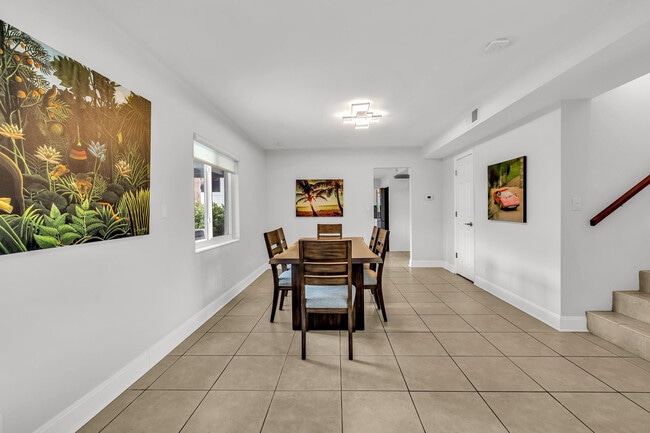 Building Photo - 2812 NE 27th St