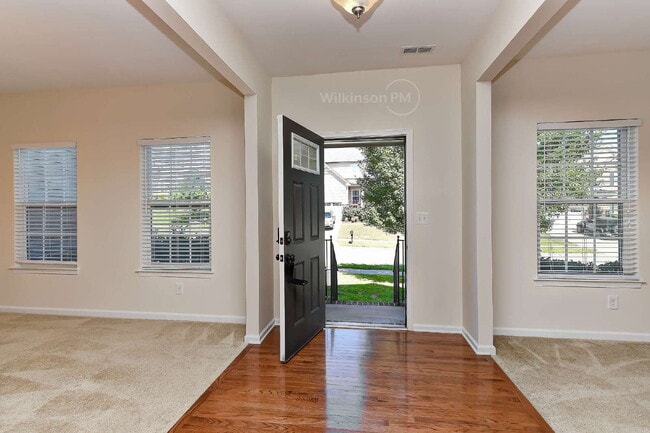 Building Photo - Beautiful 3,409 sqft 5-bedroom 3-bath Exec...