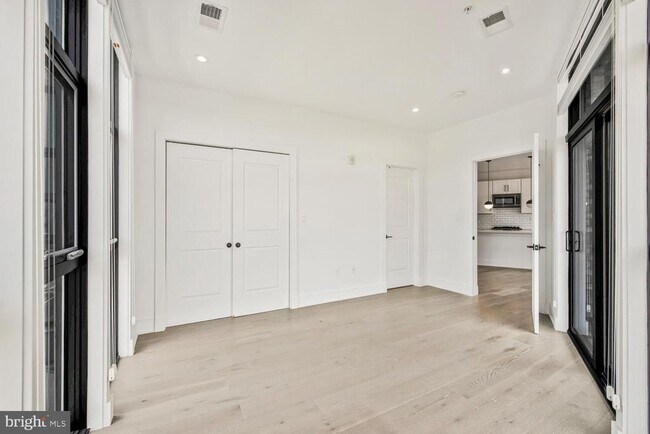 Building Photo - 1402 H St NE
