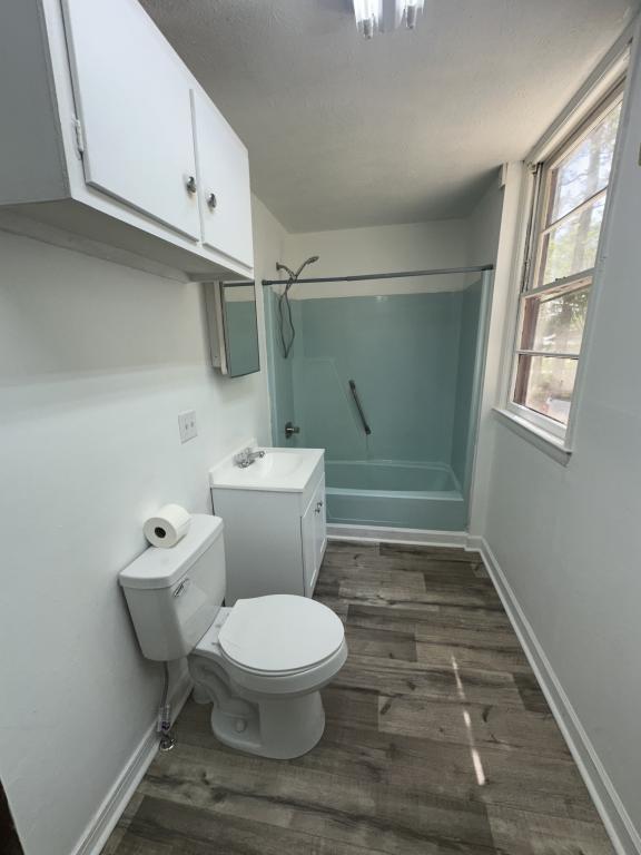 Building Photo - 2564 Lakeview Dr