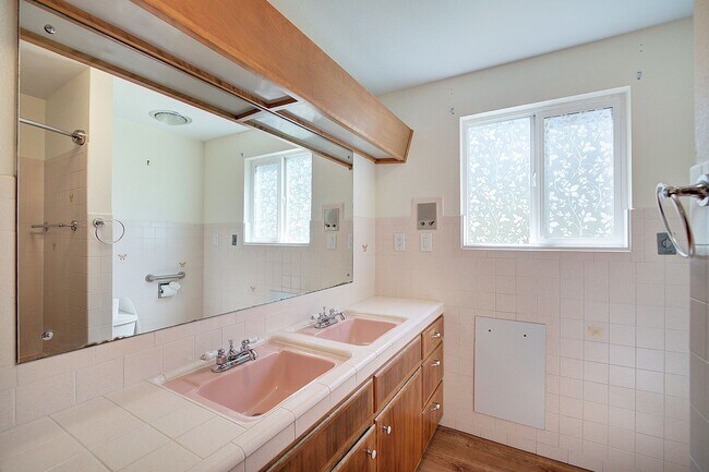 Building Photo - 3bd/2ba Issaquah House