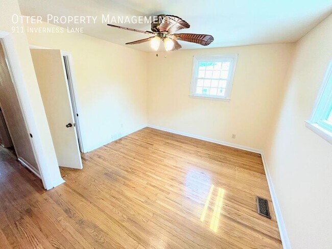 Building Photo - 911 Inverness Ln