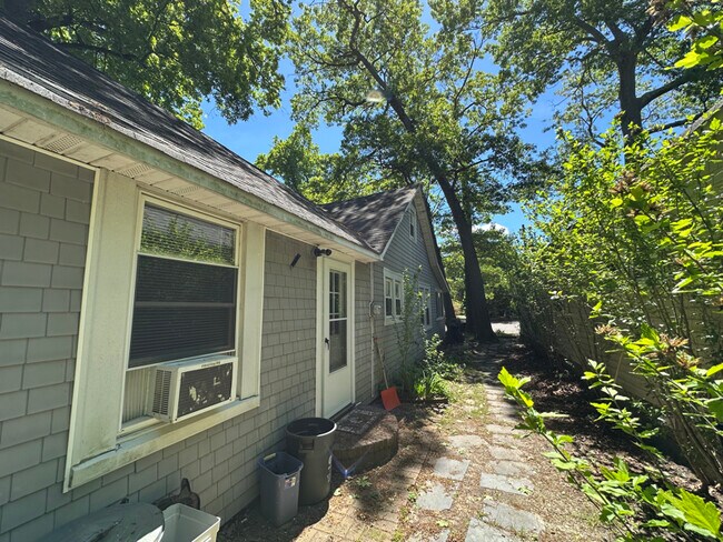 Building Photo - 51 BELLEROSE Rd