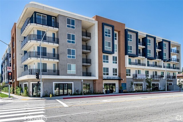 Building Photo - 4064 E Live Oak Ave