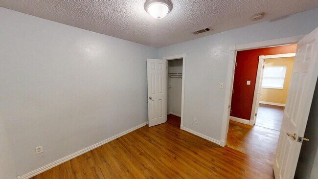 Building Photo - Welcome home to this adorable 3-bedroom, 2-bathroom house designed with comfort and style in mind!