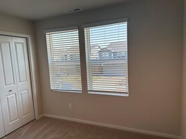 Building Photo - Newer 4 bedroom 2.5 bathroom house!