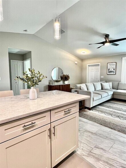 Building Photo - 1194 S Lassonde St