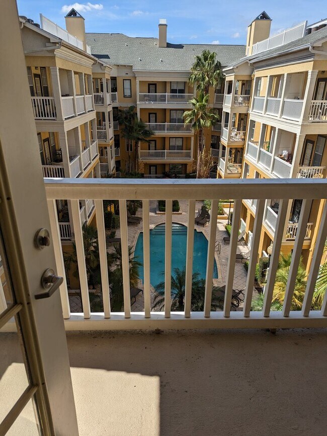 Building Photo - Downtown 1/1 Condo pool view & fireplace w...