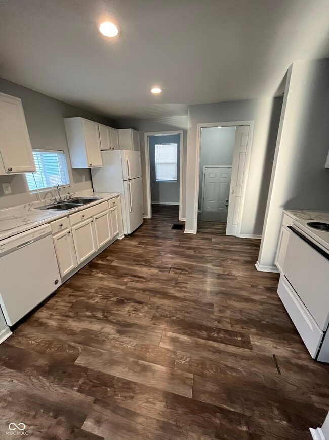 Building Photo - 742 N Denny St