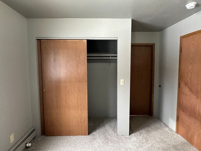 Building Photo - 1 BD, 1 BA Apartment Nestled Back on a Cul-de-Sac