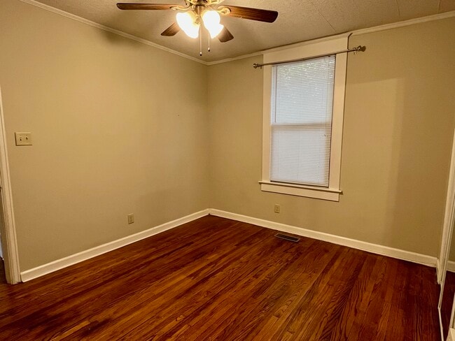 Building Photo - 306 E Scarritt St