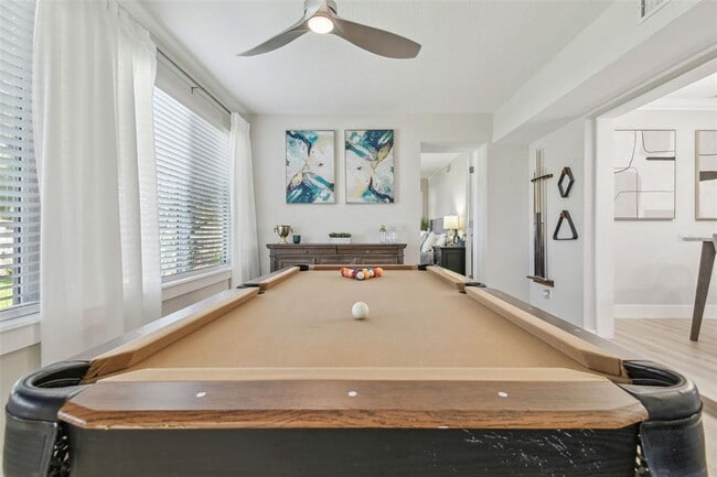 Building Photo - 3922 Fontainebleau Dr