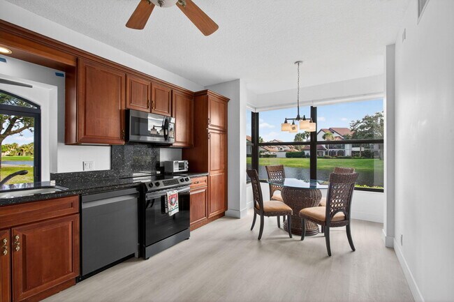 Building Photo - 3940 Back Bay Dr