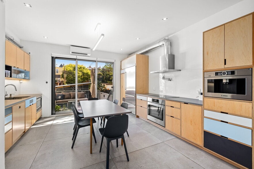 Building Photo - 619 10th Street NE