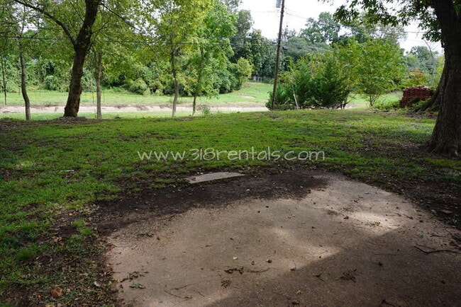 Building Photo - 4747 Crescent Dr