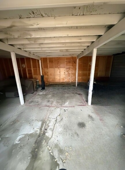 Building Photo - 1027 E Emerson Ave