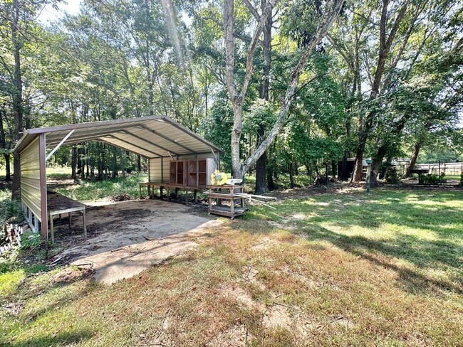 Building Photo - Tour Today! Show Stopping Home in Flint!