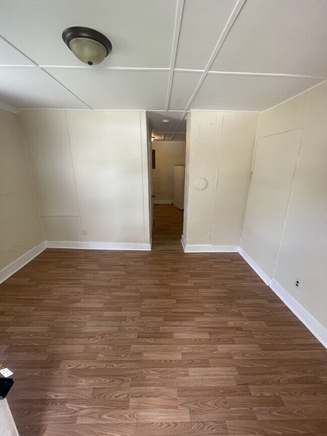 Building Photo - 1 Bedroom 1 Bathroom