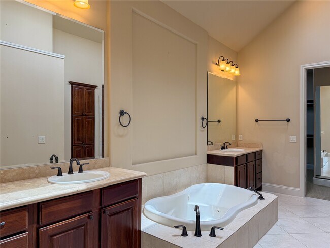 Building Photo - 10810 Poolman Pl