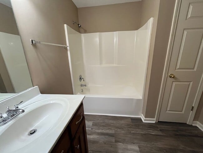 Building Photo - Renovated 2 Bedroom 2 Bath Home for Rent!