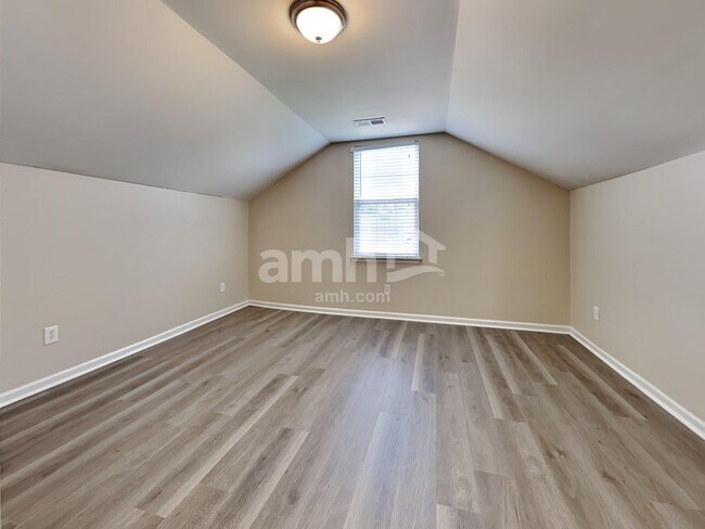 Building Photo - 1100 Briar Rose Ln