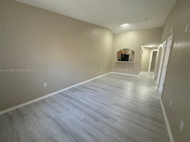 Building Photo - 2911 SE 13th Rd