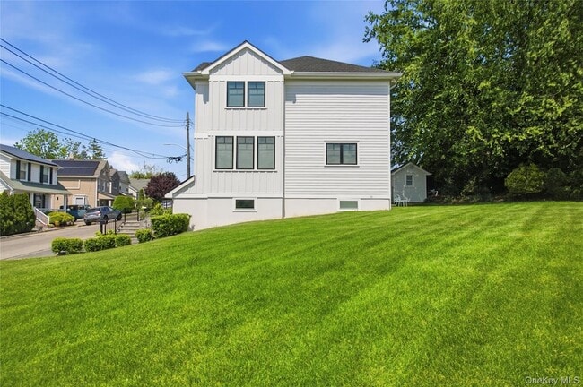 Building Photo - 525 3rd St