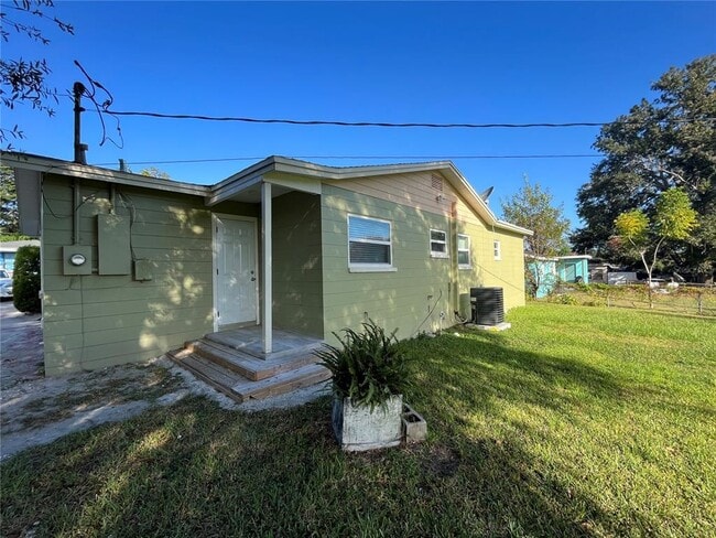 Building Photo - 1717 Bush Ave