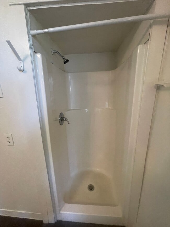 Building Photo - (1614 8th Ave)