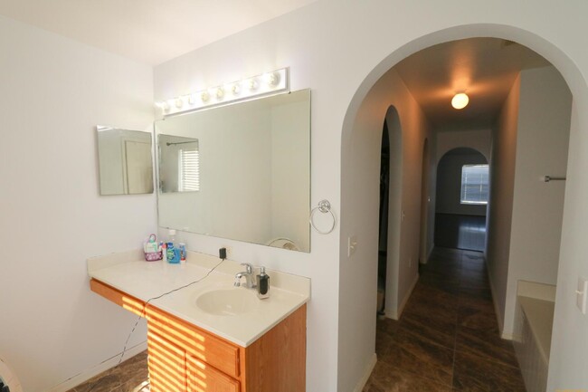 Building Photo - Beautiful  3000 sq ft two story home with ...
