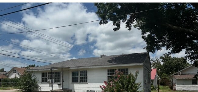 Primary Photo - 408 S Highland Ave